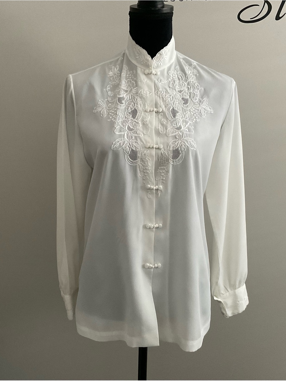 Vintage White Embroidered Mandarin Collar Blouse